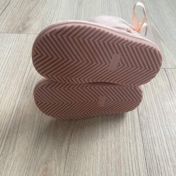 Toddler Size 5 Pink Boots (Ugg Style) - Picture 4 of 4